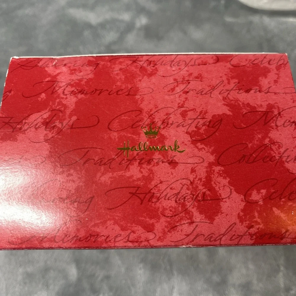 1999 Hallmark Keepsake Colonial Church Candlelight services ornament